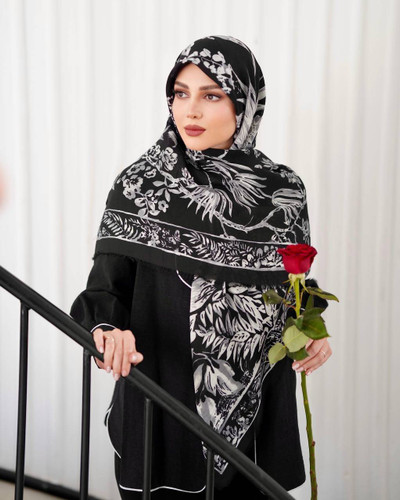 روسری نخ یونیک طرح برگ سفید مشکی طوسی