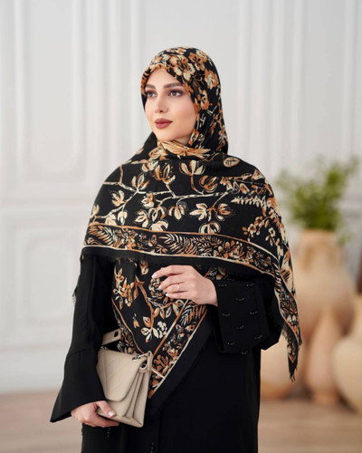 روسری نخ یونیک طرح برگ مشکی طلایی
