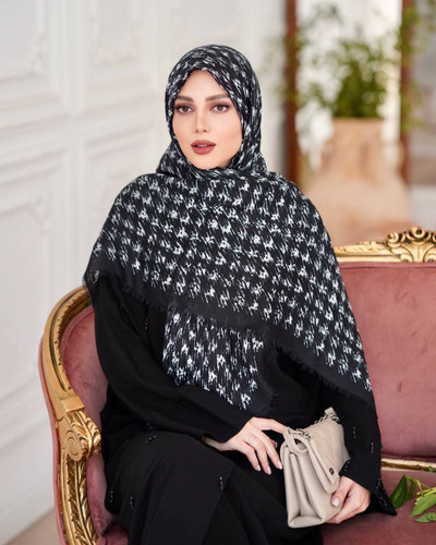 روسری نخ یونیک طرح پیچازی سفید مشکی