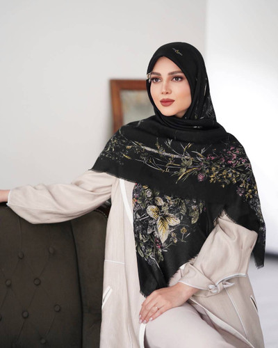 روسری نخ یونیک طرح گل دیور مشکی
