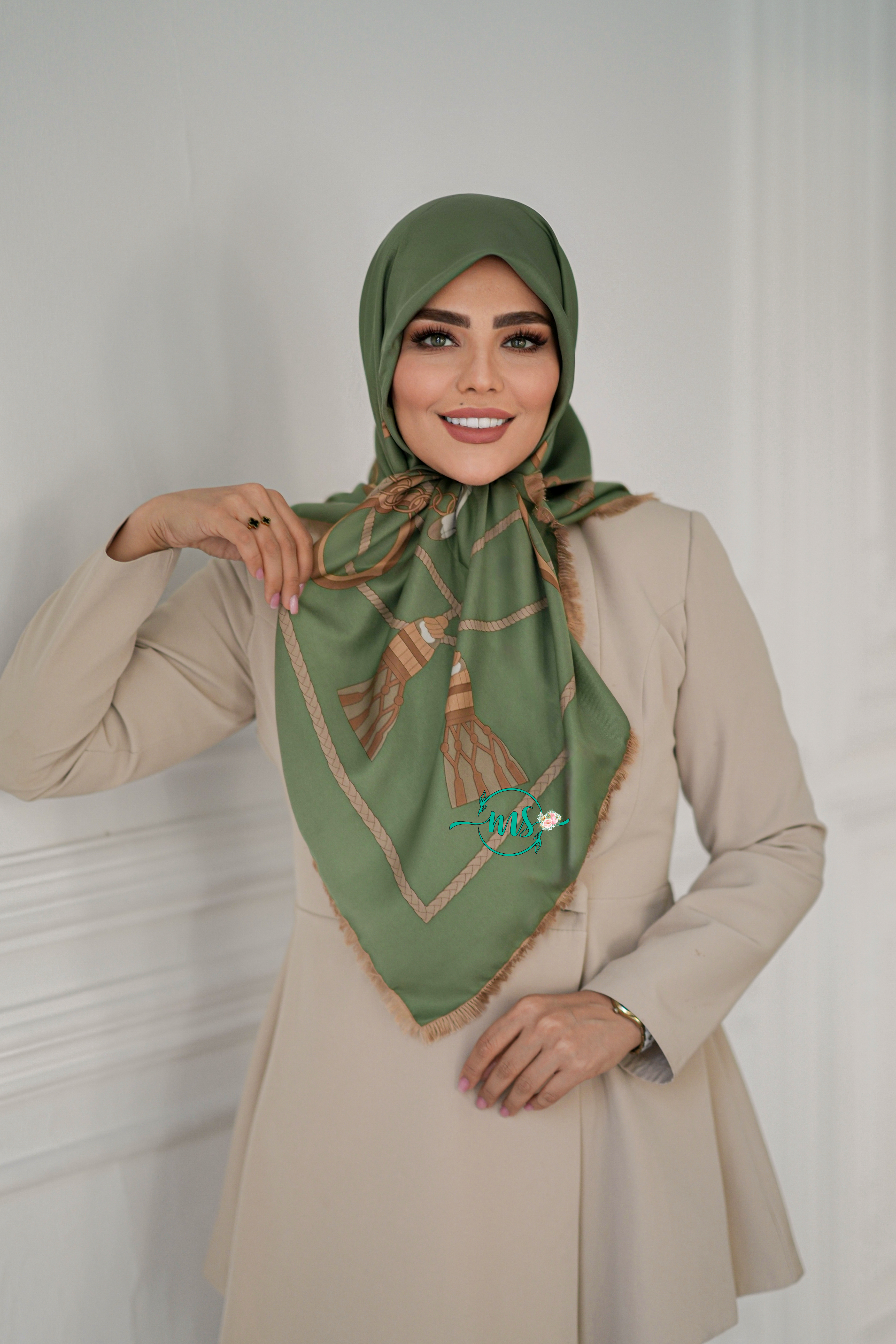 روسری ابریشم کجراه لئونورا سبز