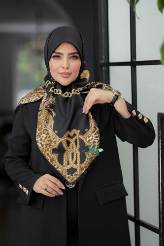 روسری ابریشم کجراه آدرینا مشکی طلایی