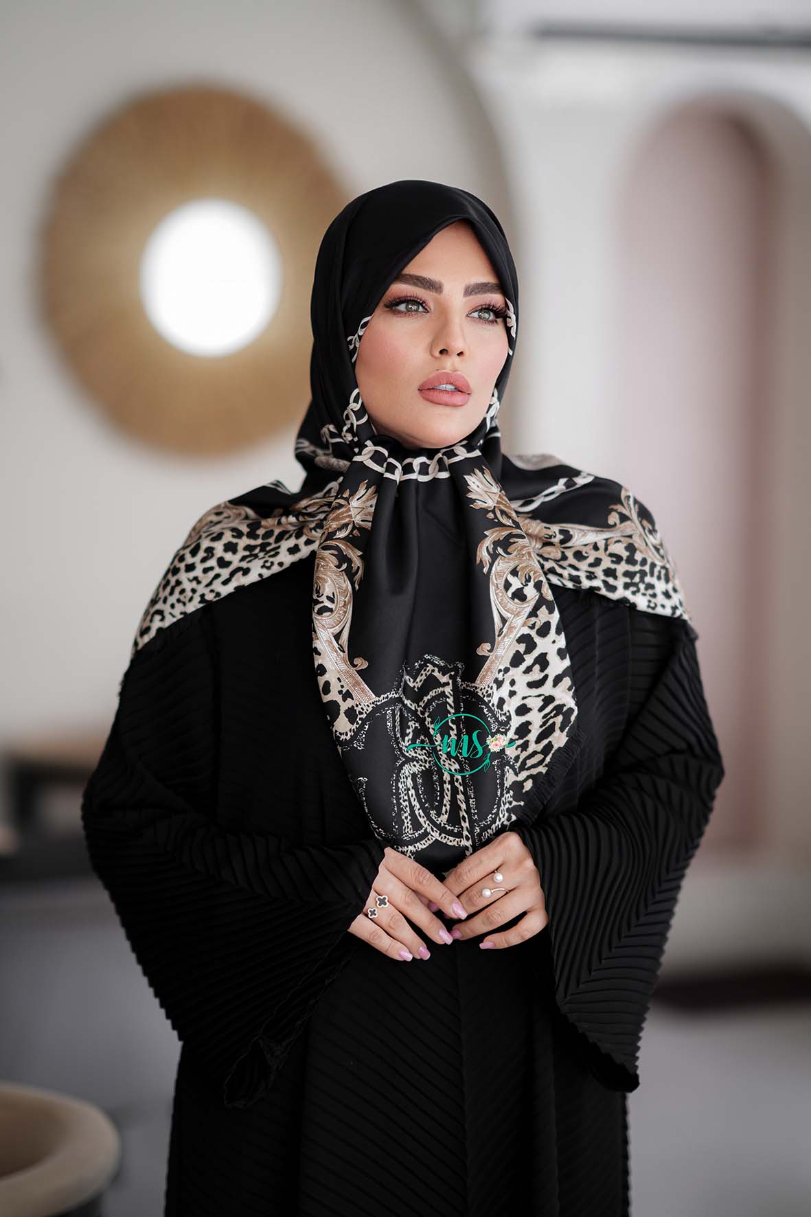 روسری ابریشم کجراه آدرینا مشکی کرم