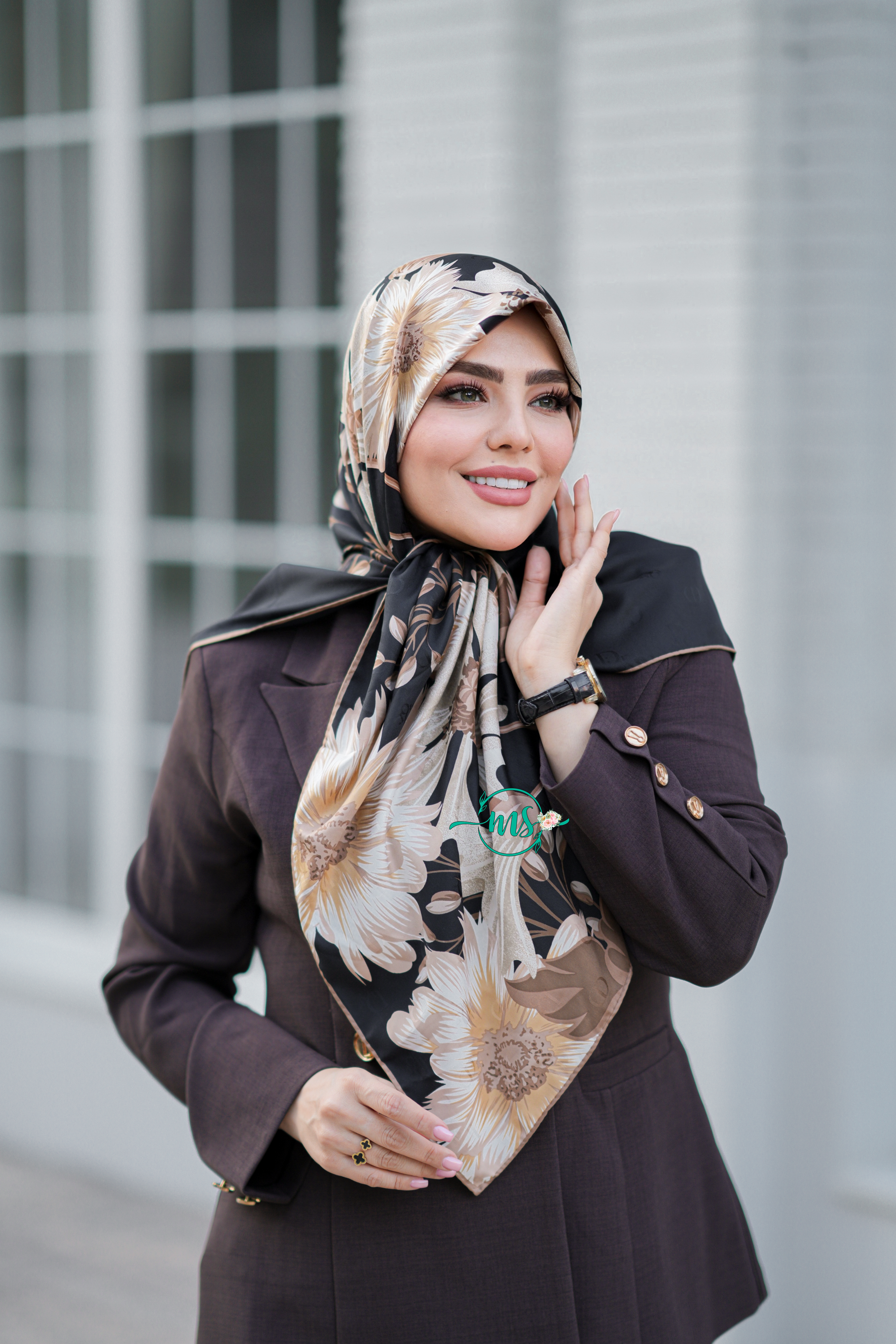 روسری ابریشم ژاکارد گلنار مشکی موکا