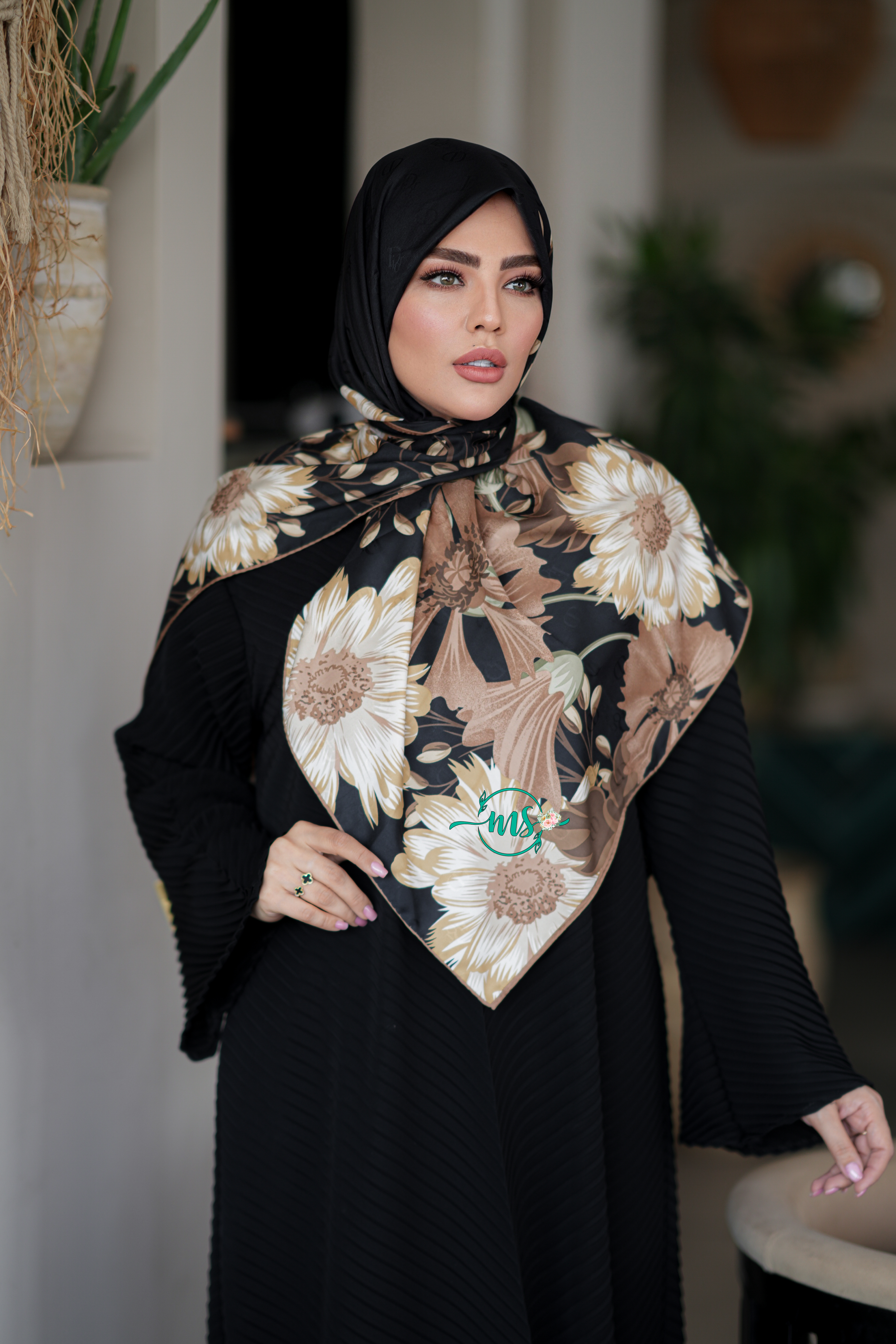 روسری ابریشم ژاکارد گلنار مشکی کرم سبز