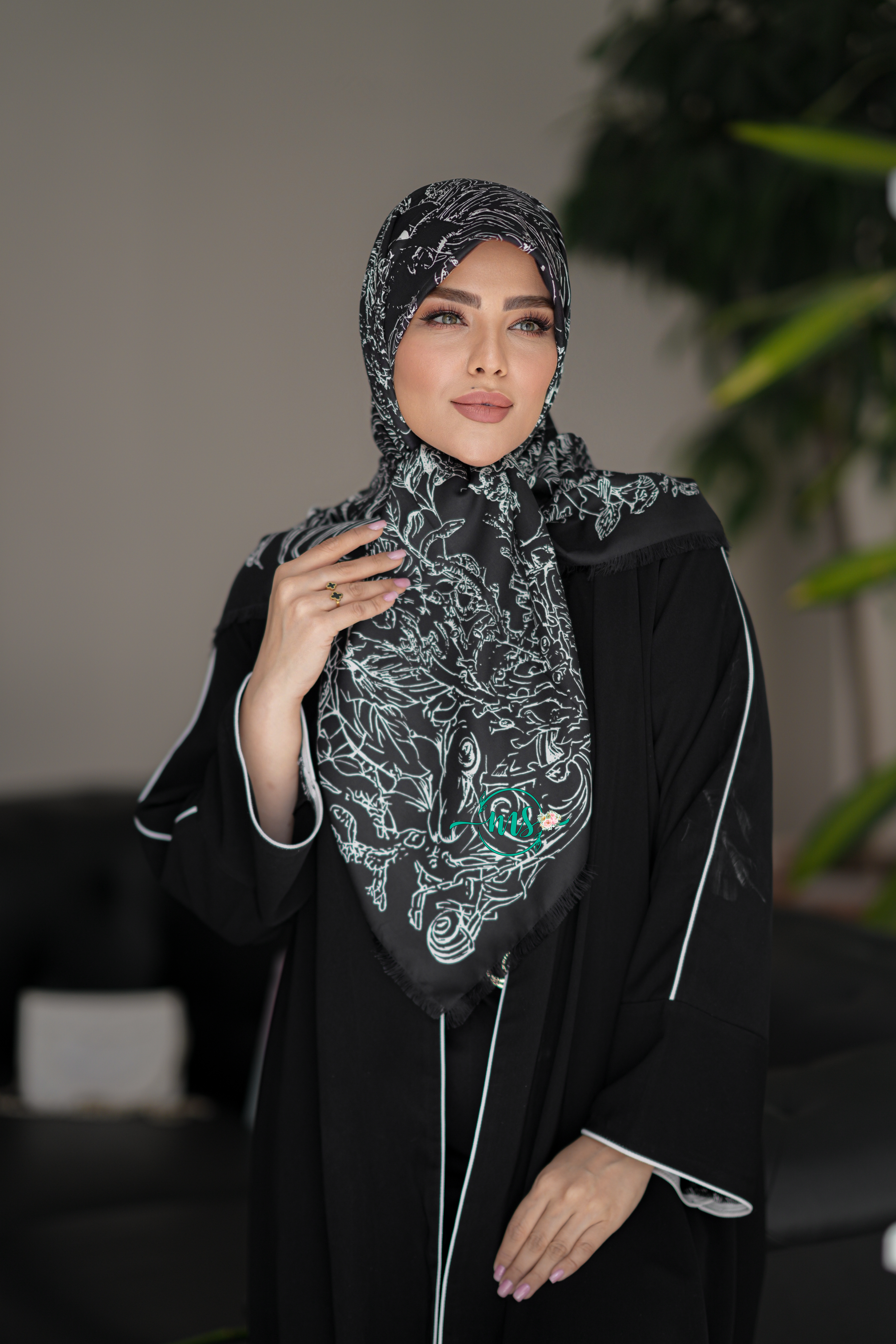 روسری ابریشم کجراه ماهور مشکی سفید