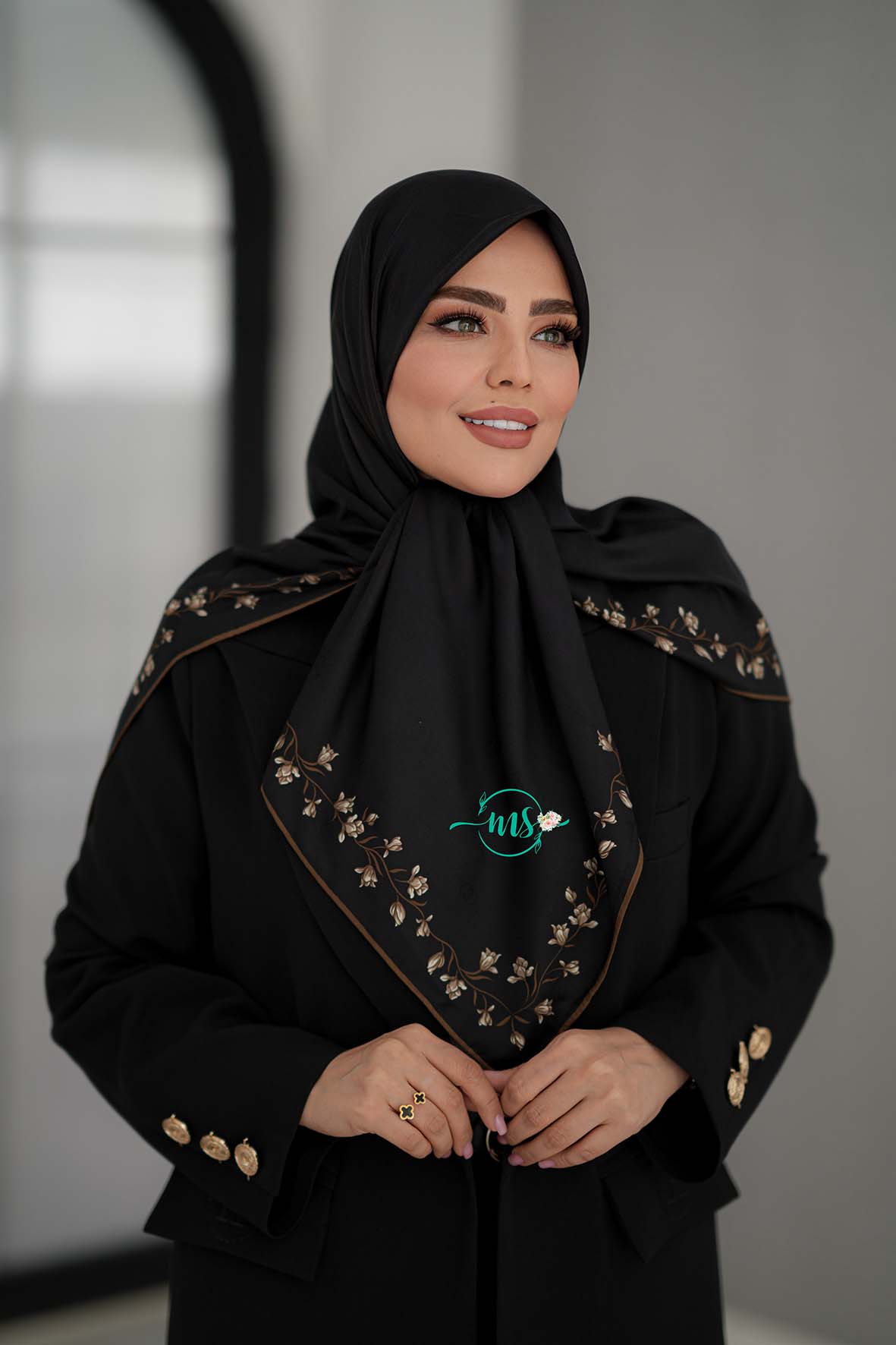 روسری ابریشم ژاکارد نگارا مشکی موکا