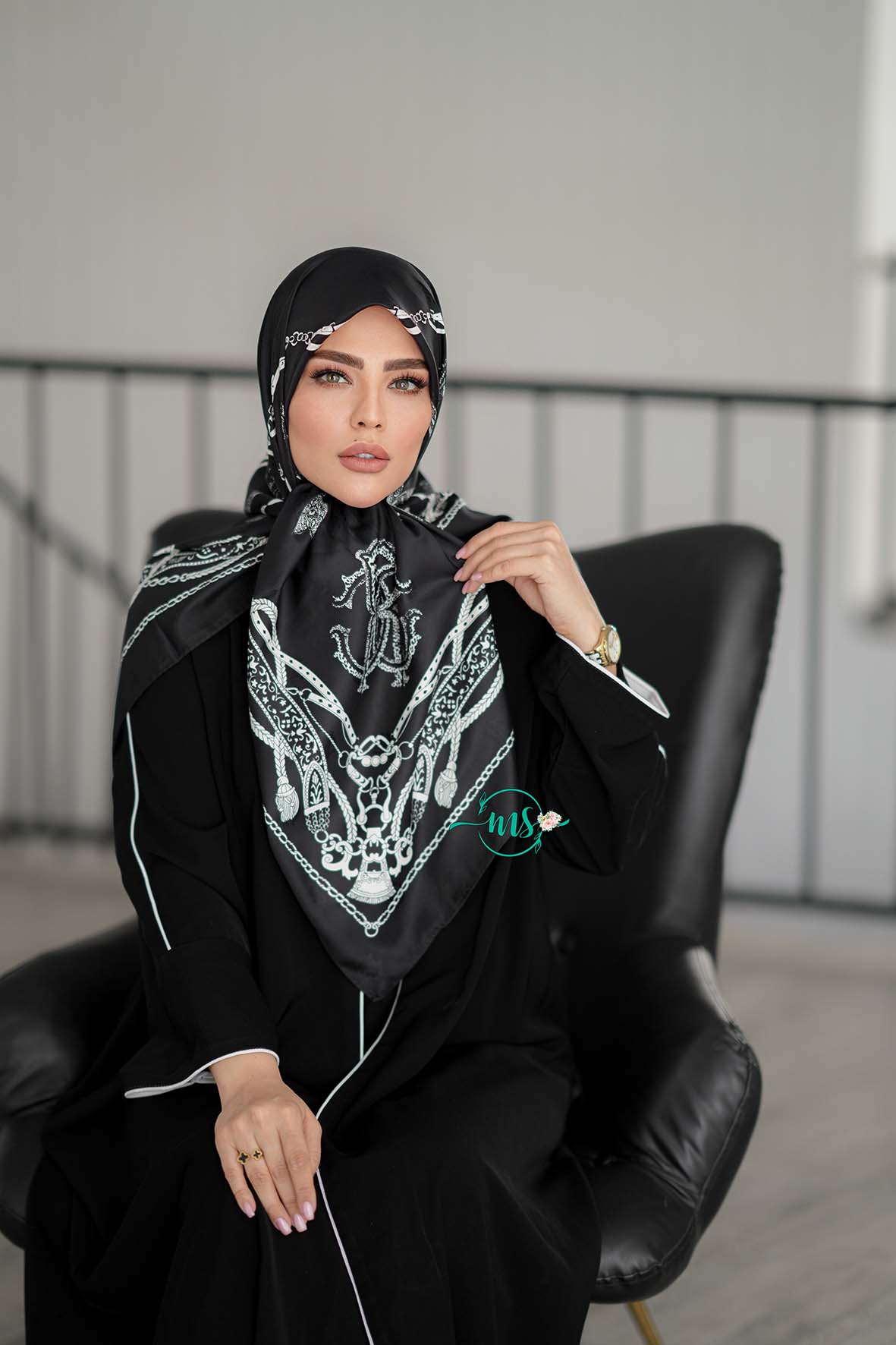 روسری ابریشم ژاکارد دیبا مشکی سفید