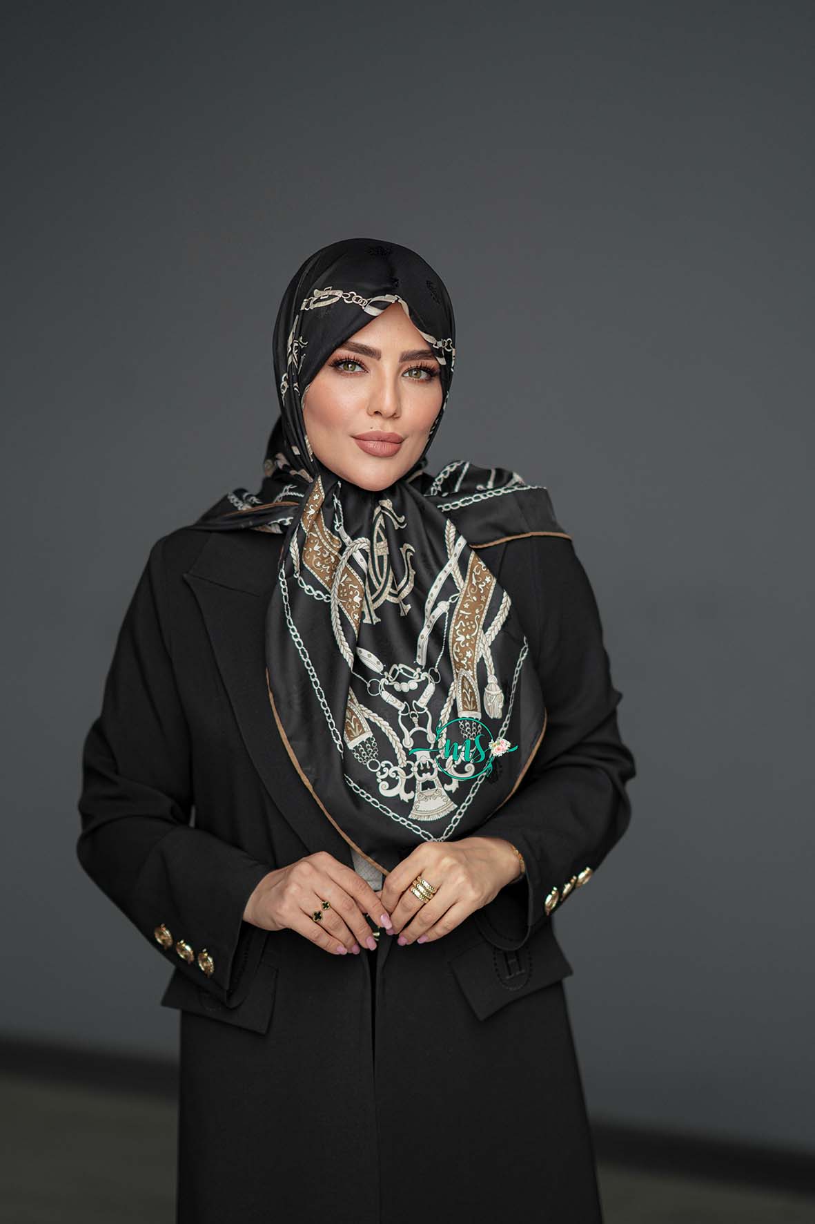 روسری ابریشم ژاکارد دیبا مشکی کرم