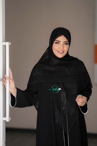 روسری کرپ اماراتی نگین دار طرح سروین